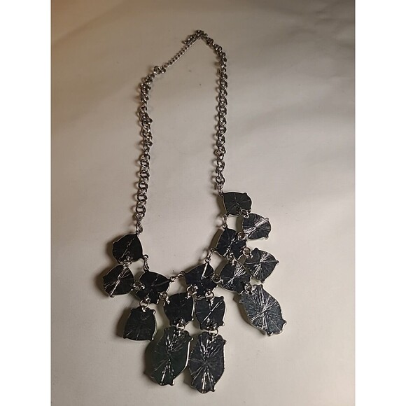 Light Green Silvertone Bib Necklace 18" Adjustable Statement Necklace - Picture 6 of 6